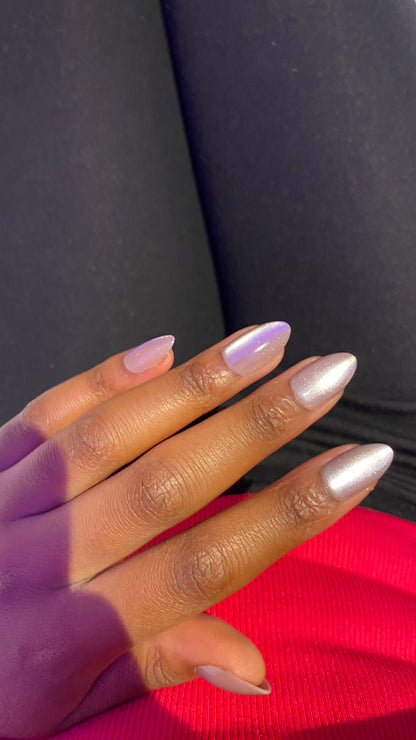 Champagne gold cat eye gel nails on hand by decode beauty 